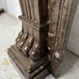 Napoleon III fireplace with claw feet in speckled marble, 19th century.