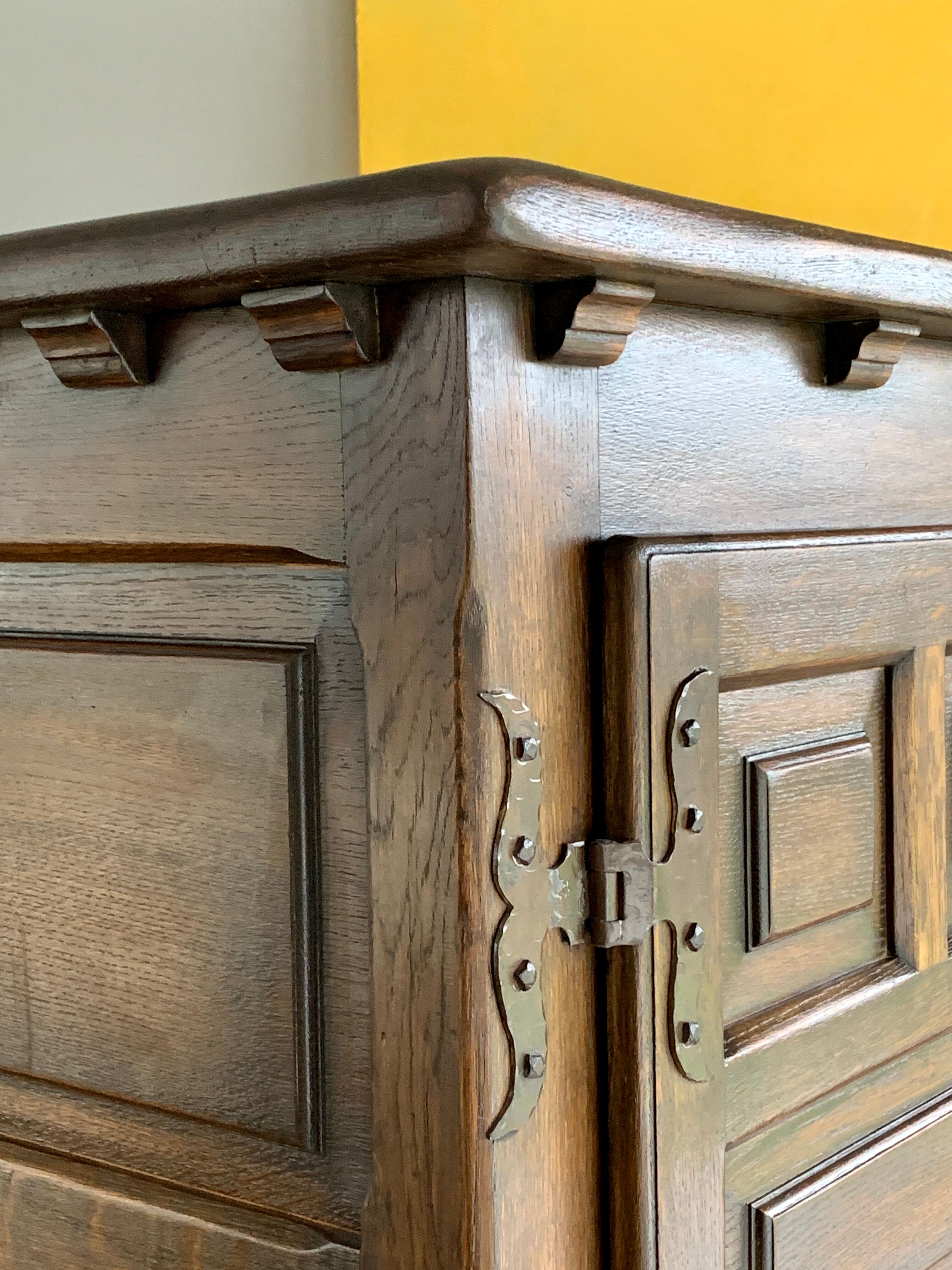 Spanish brutalist cabinet in solid oak, 1940s