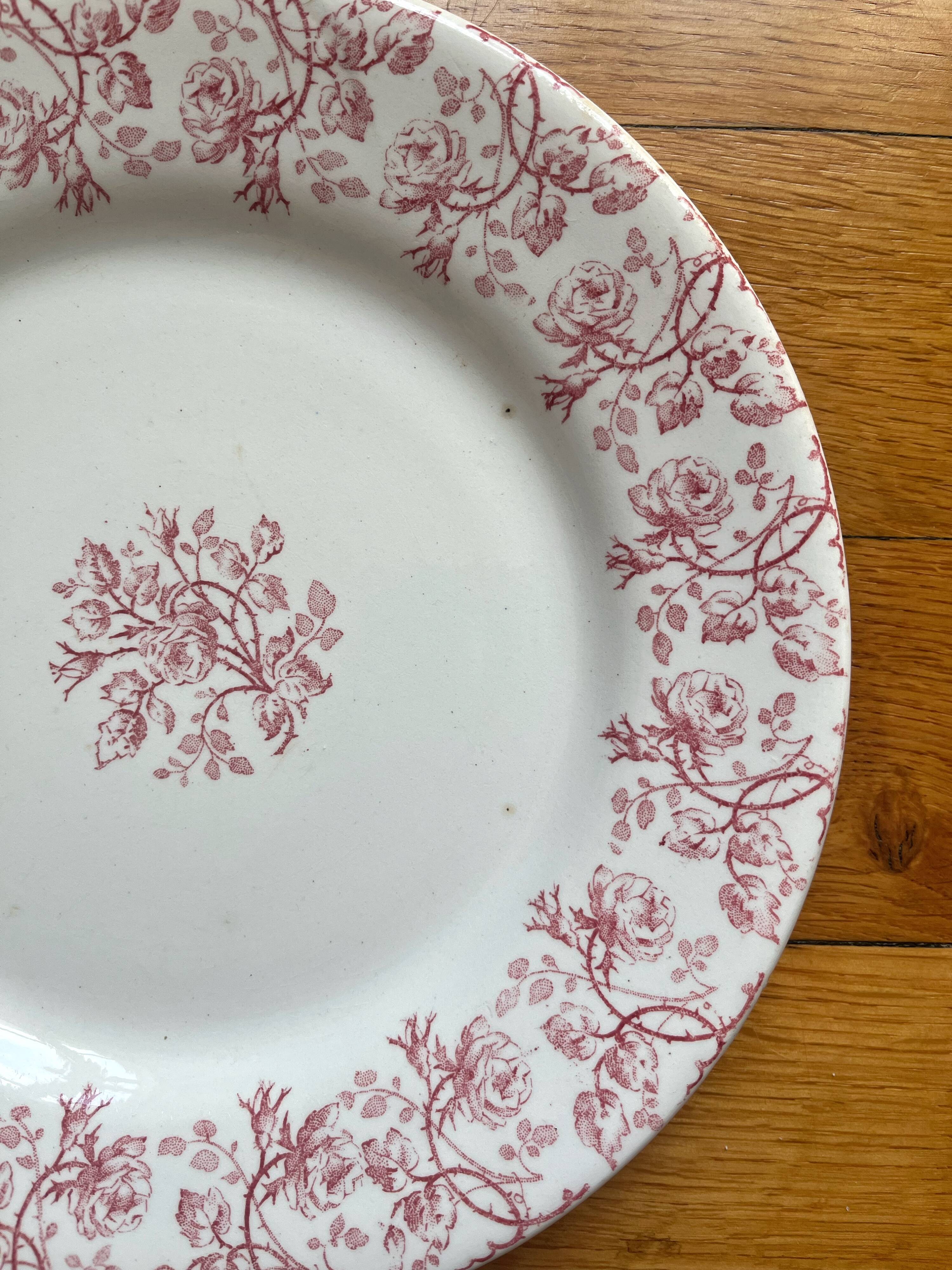 4 flat plates in iron earth Garland of roses, Opaque de Gien
