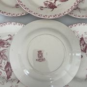 Lot de six assiettes, terre de fer, rouge, Gien, chèvrefeuille, faïenc