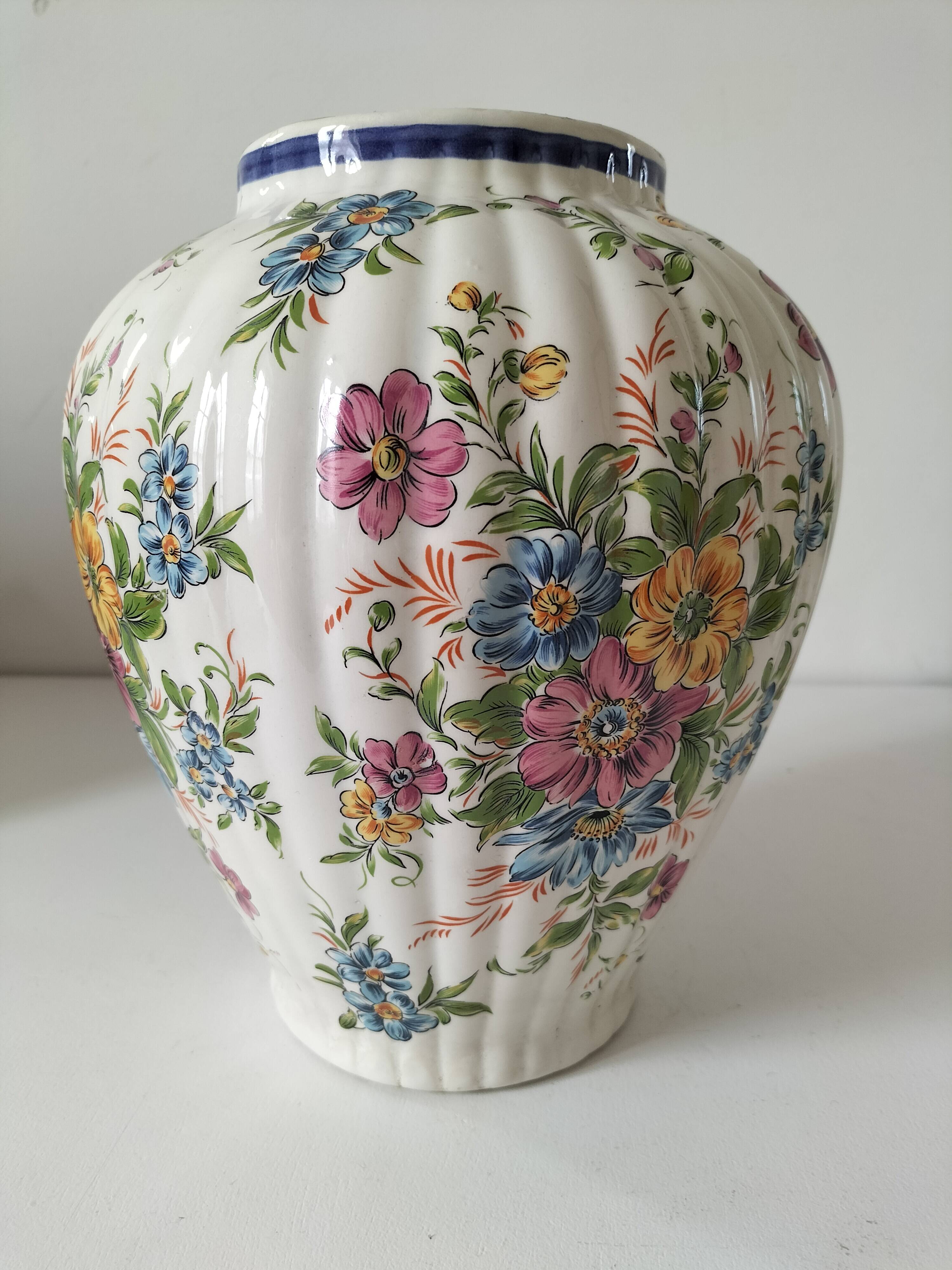 Antique vase with floral decoration in enamelled earthenware – timeless charm