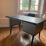 Indus desk and its chair