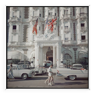 Slim Aarons – Photographie « Entrée de l'hôtel Carlton, Cannes 1958 »