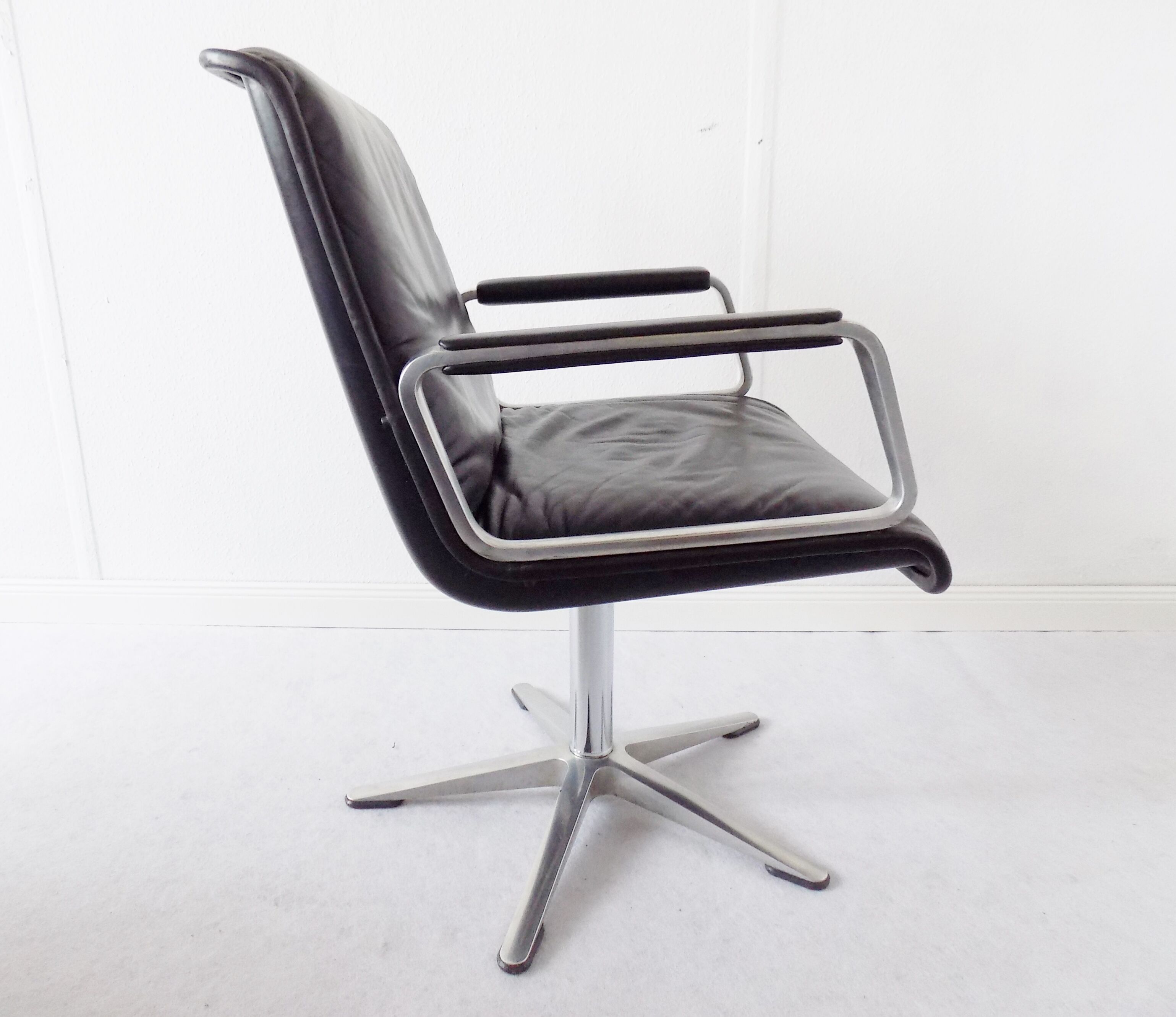 Wilkhahn Delta 2000 set of 4 black leather dining chairs by Delta Design