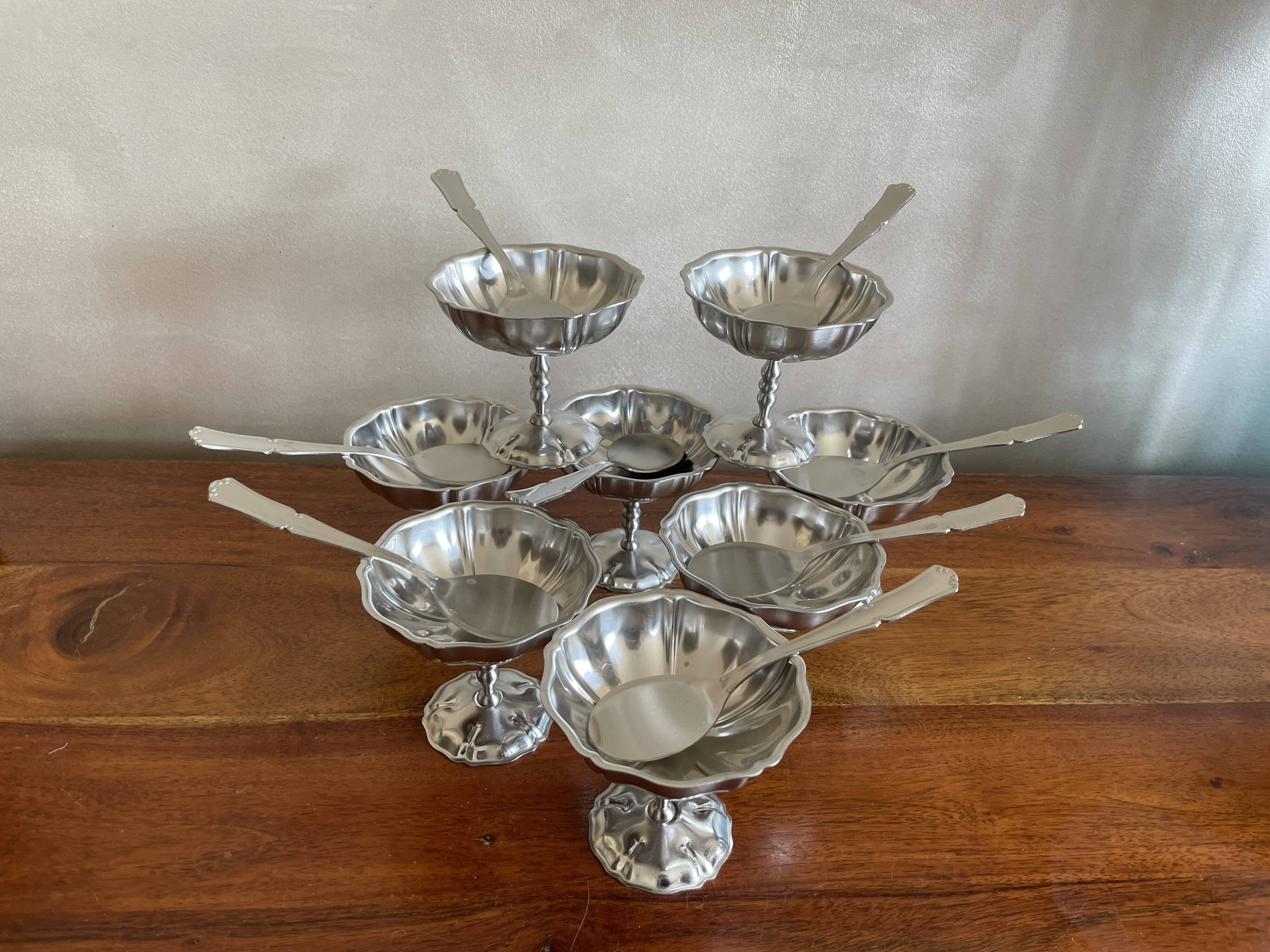 8 ice cream cups and spoons