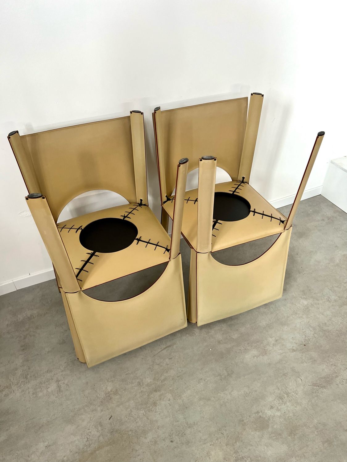 Lot 4 chairs all leather cream design 70s/80s Italy vintage