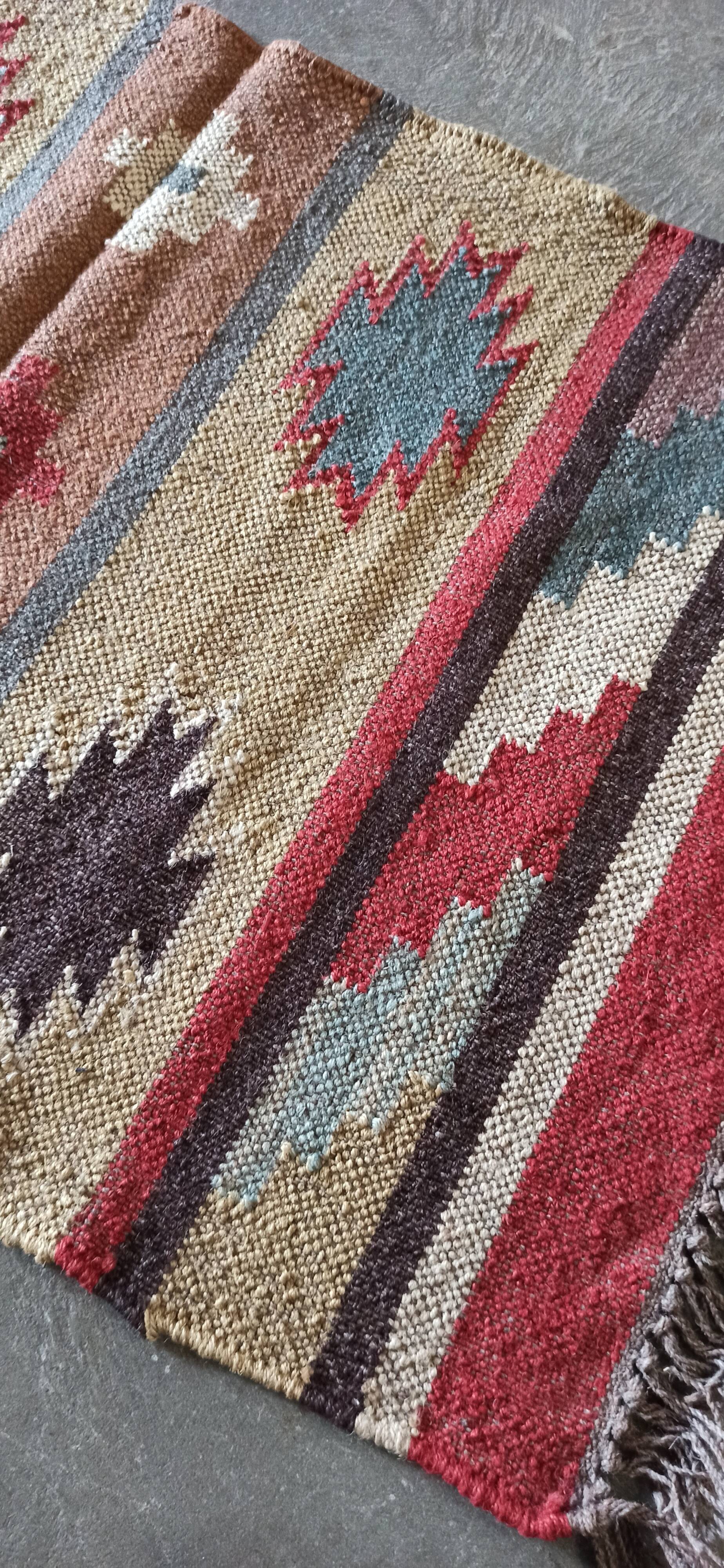 Kilim carpet in burlap and cotton. 60cm x 100cm