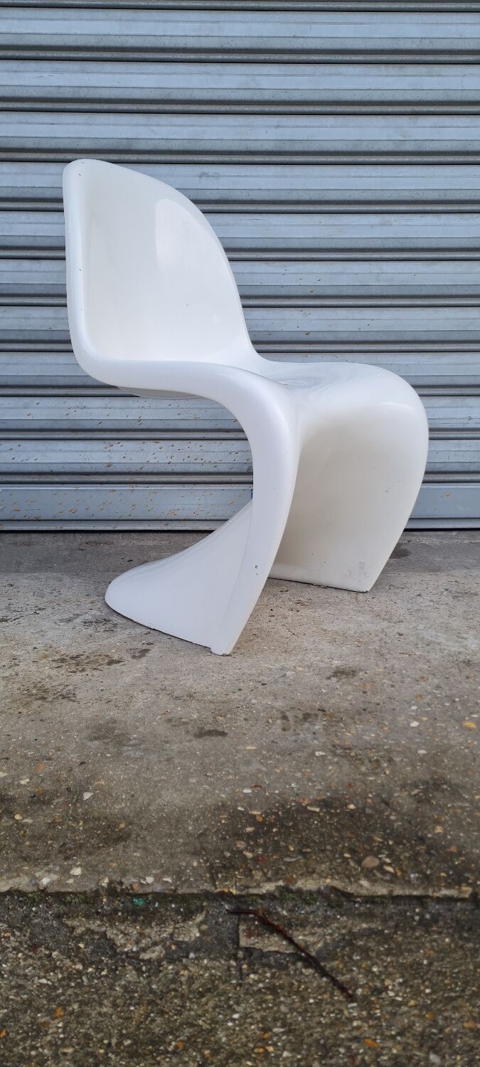 Fiberglass chair from the 70s