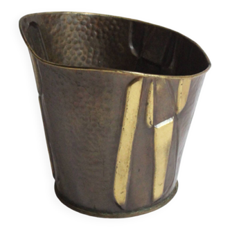Cache-pot moderniste en cuivre, années 1950.
