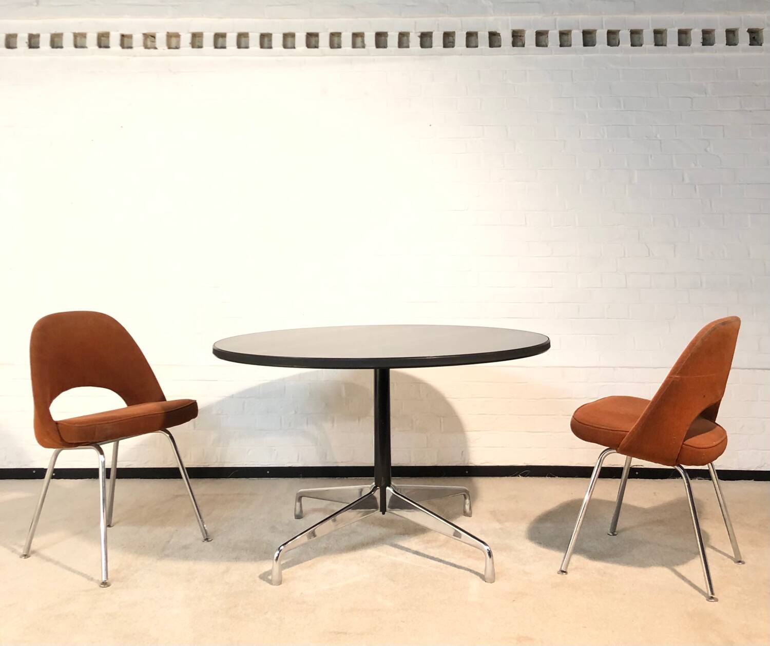 Round table 120cms by Eames, edition Herman Miller 1970