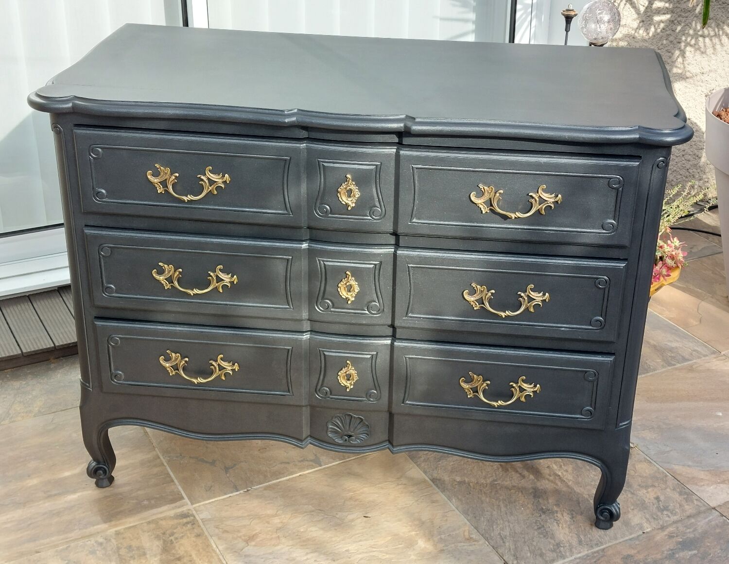 Louis XV lacquered chest of drawers black steel