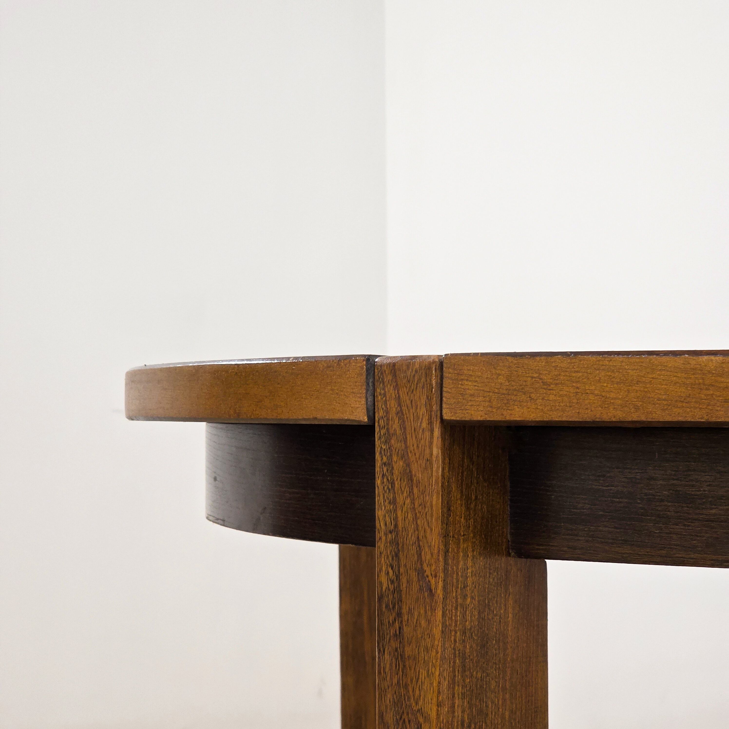 Extendable solid wood round table – 1970s modernist design