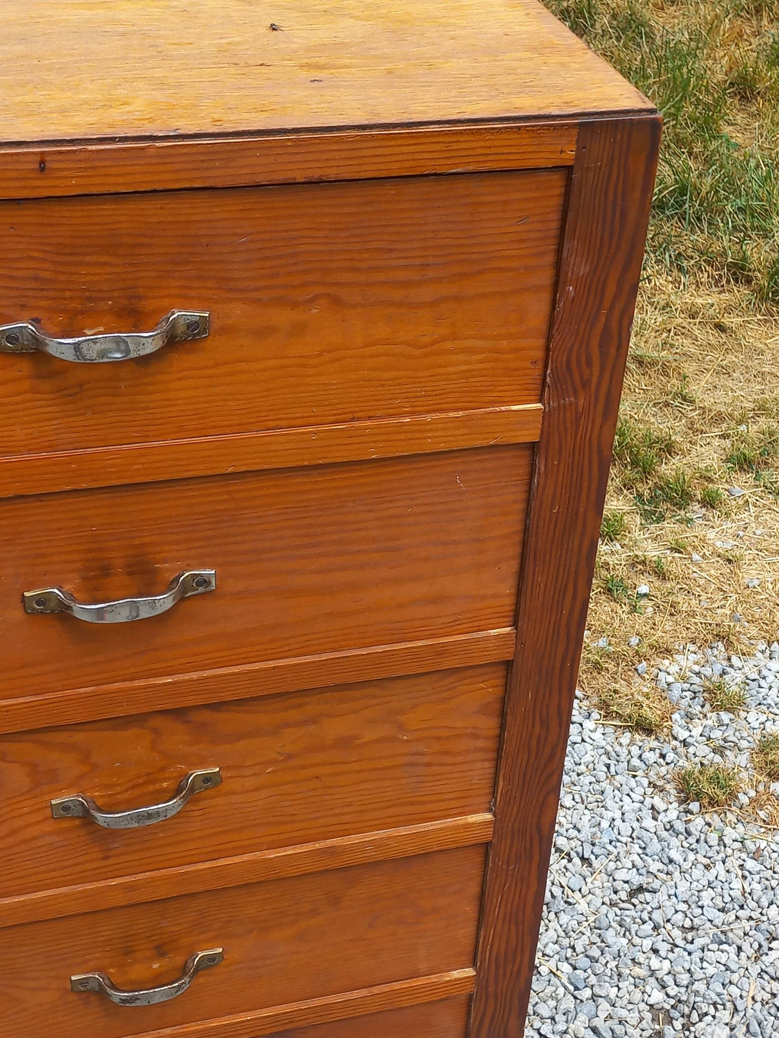 Vintage 1950s chest of drawers with tapered legs and 5 drawers.