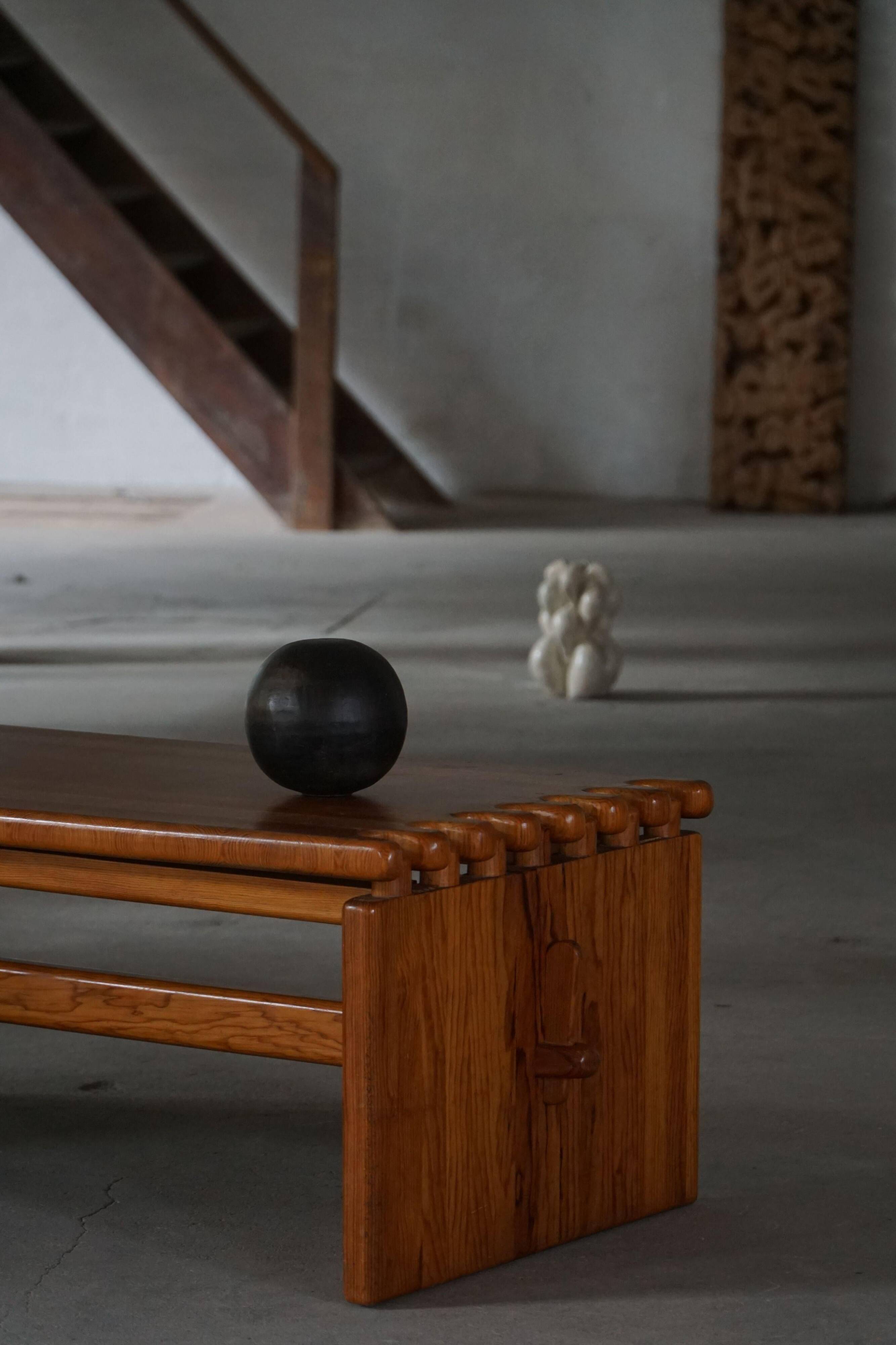 Large rectangular coffee table in solid pine from the mid-century, Danish modern, 1960s.
