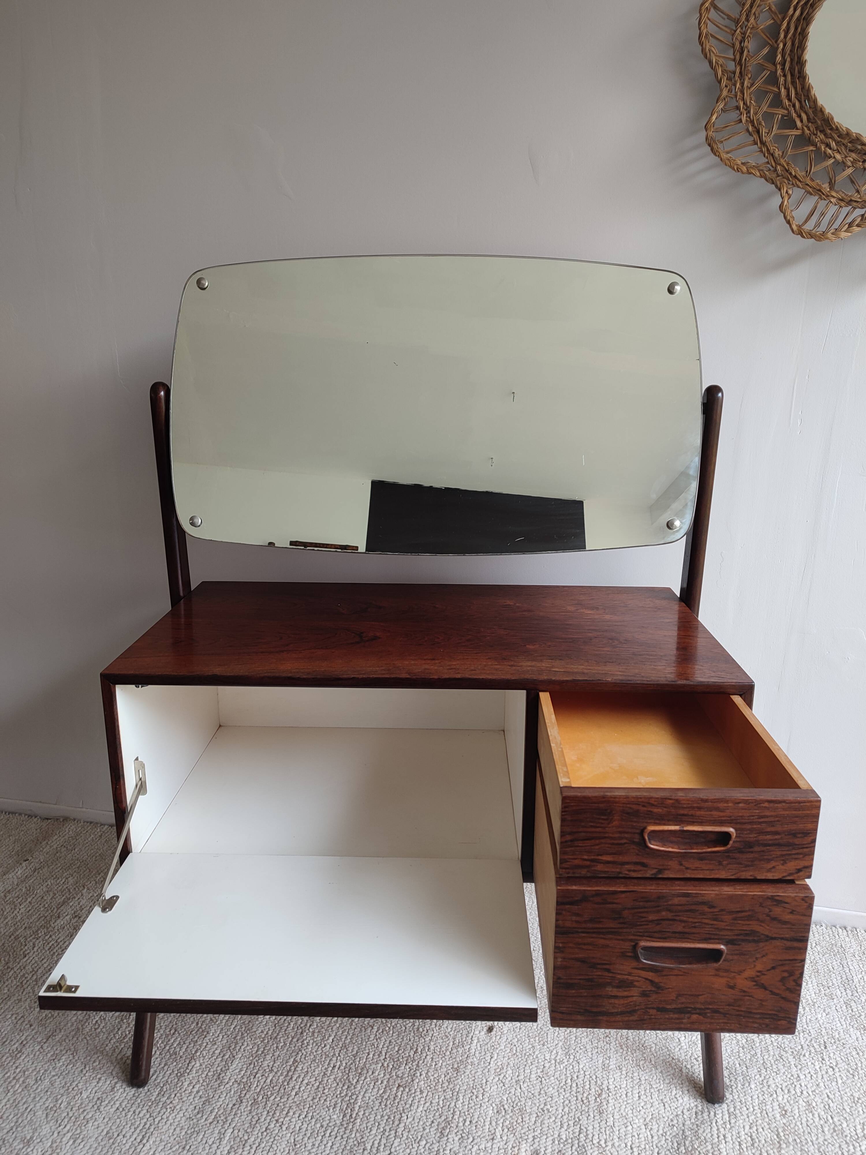 Scandinavian hairdresser 60s