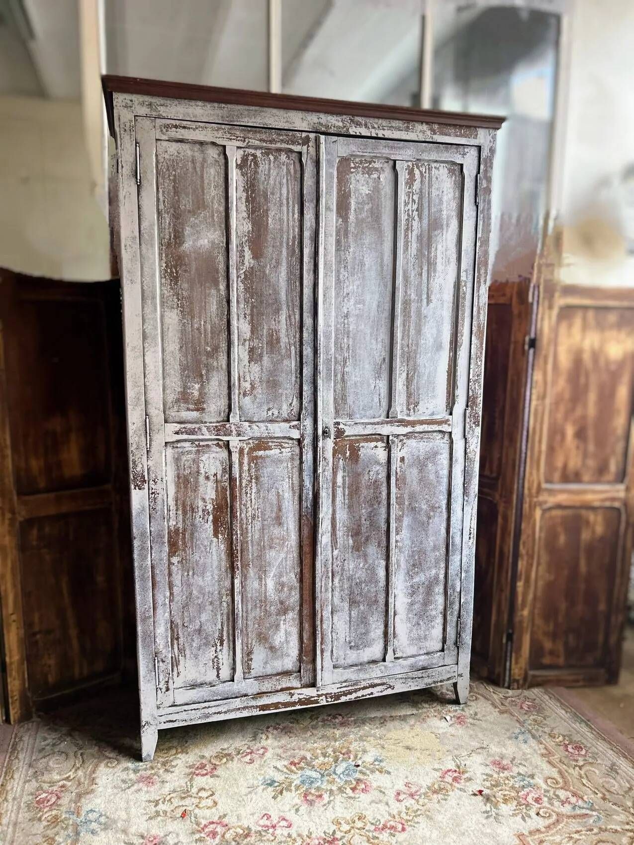 Large Parisian oak wardrobe from the early 20th century with an antique white patina