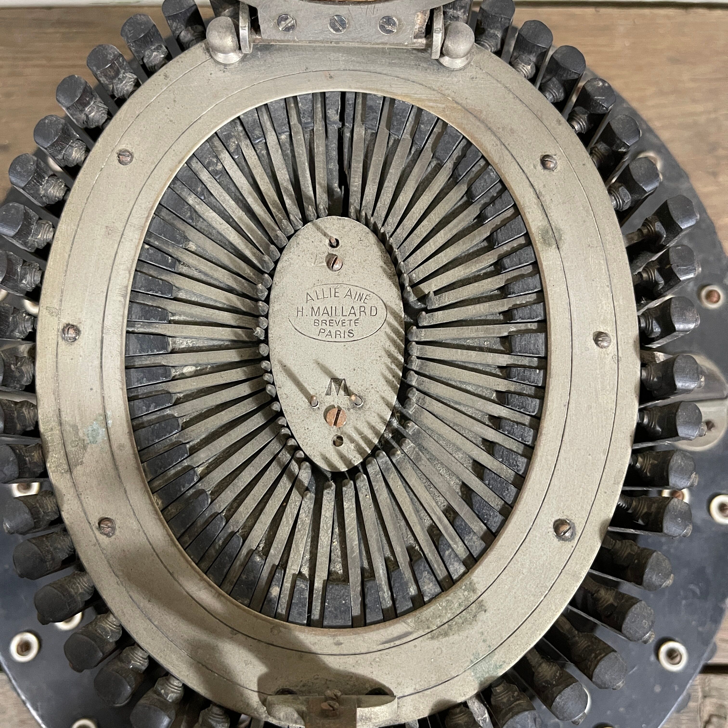 Hat conformer Allied Ainé H. Maillard hat shape