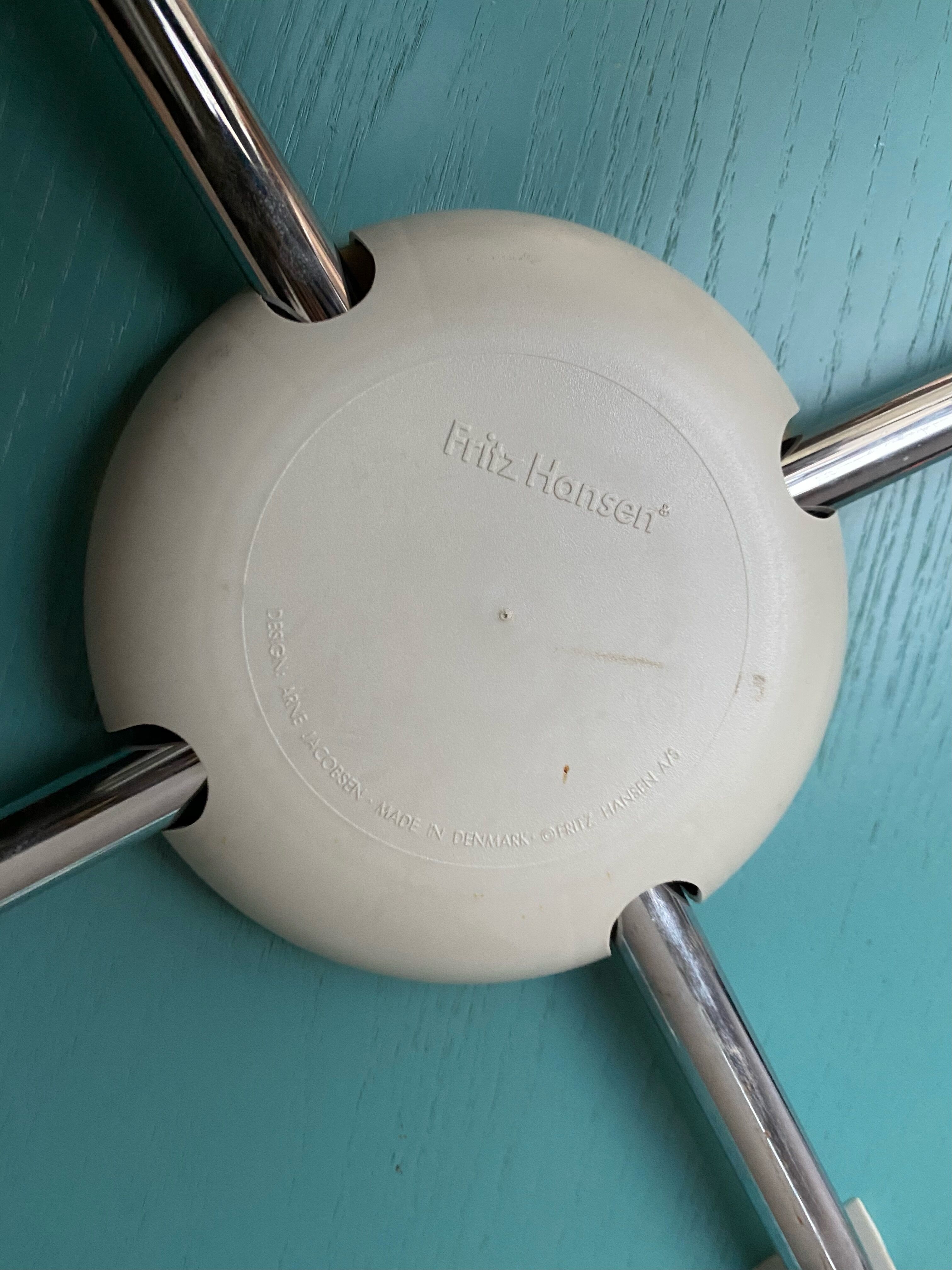 6 chairs by Arne Jacobsen for fritz hansen