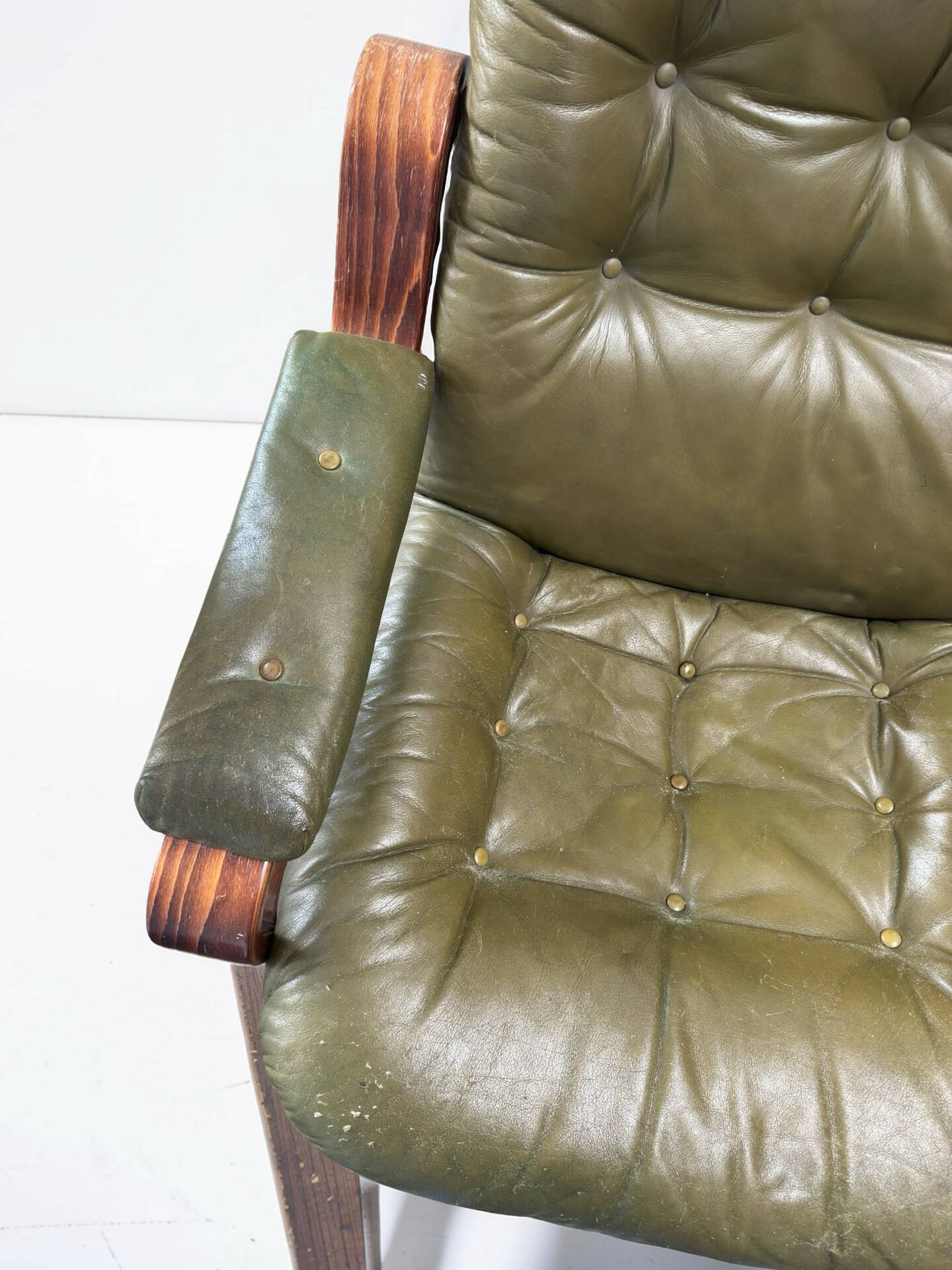 Ensemble de 2 fauteuils de salon vert olive – Göte Möbler, Suède, années 1970