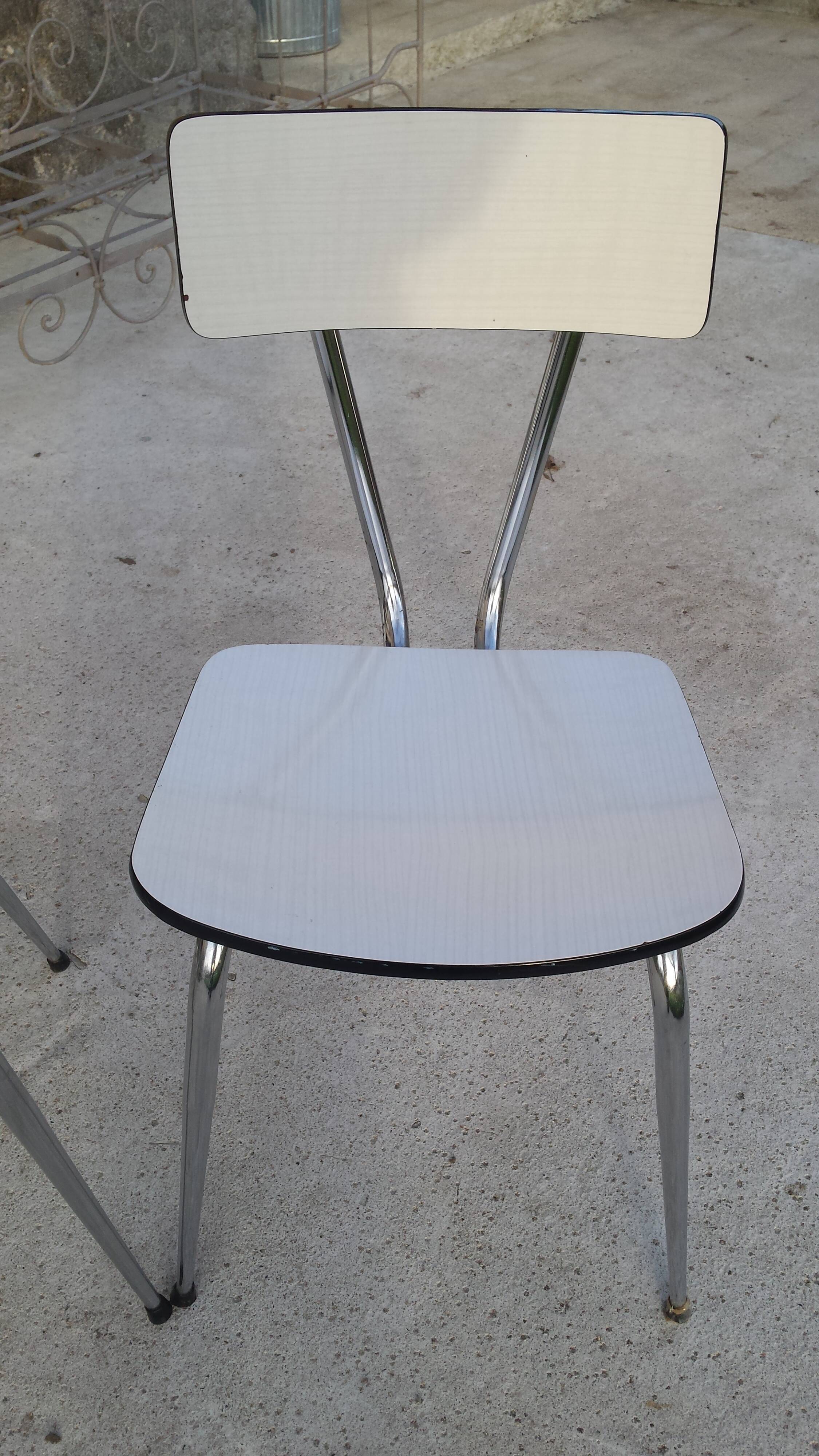 Table and 4 chairs in white formica