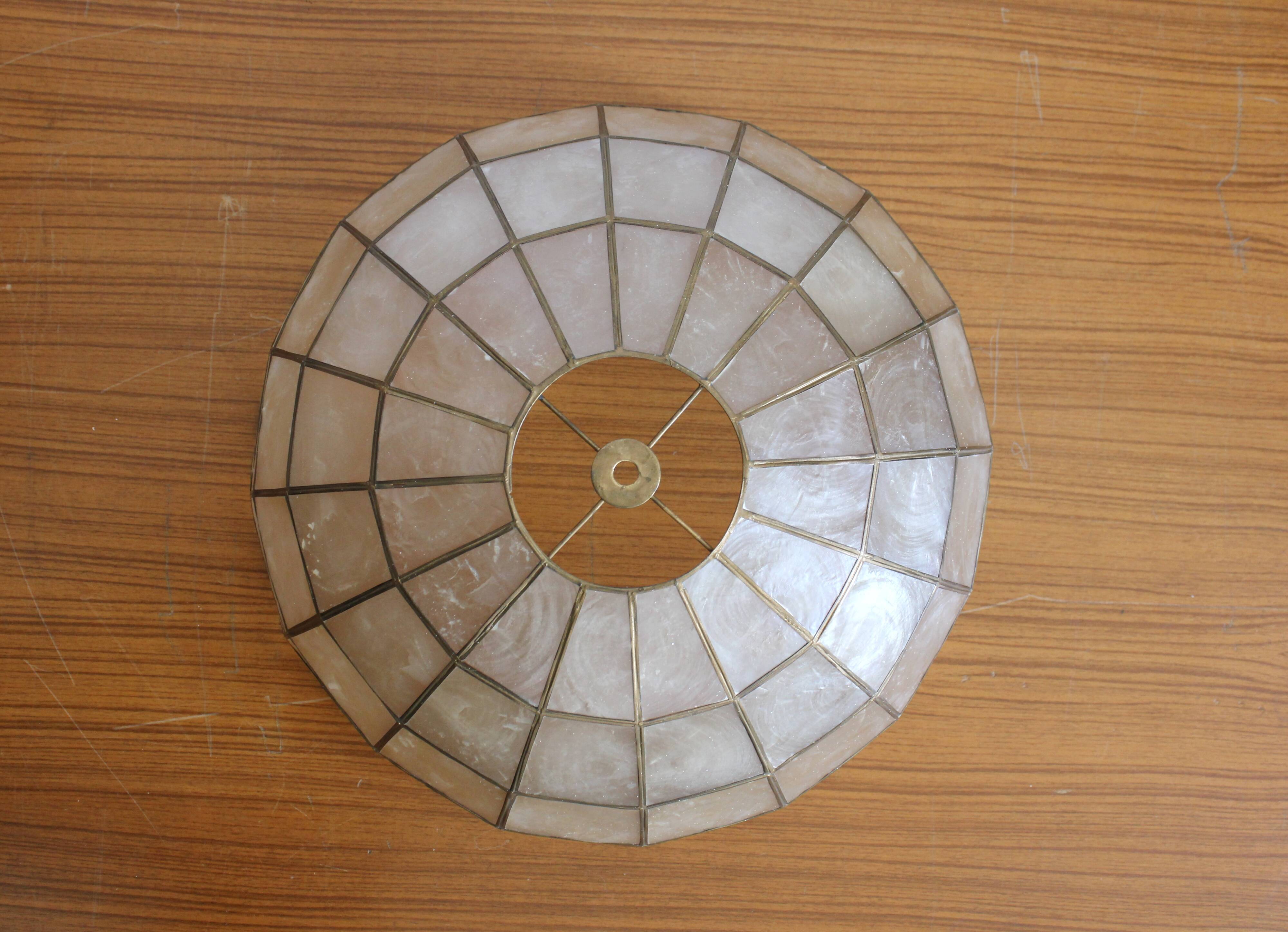 Chandelier pendant lamp in mother-of-pearl and vintage brass