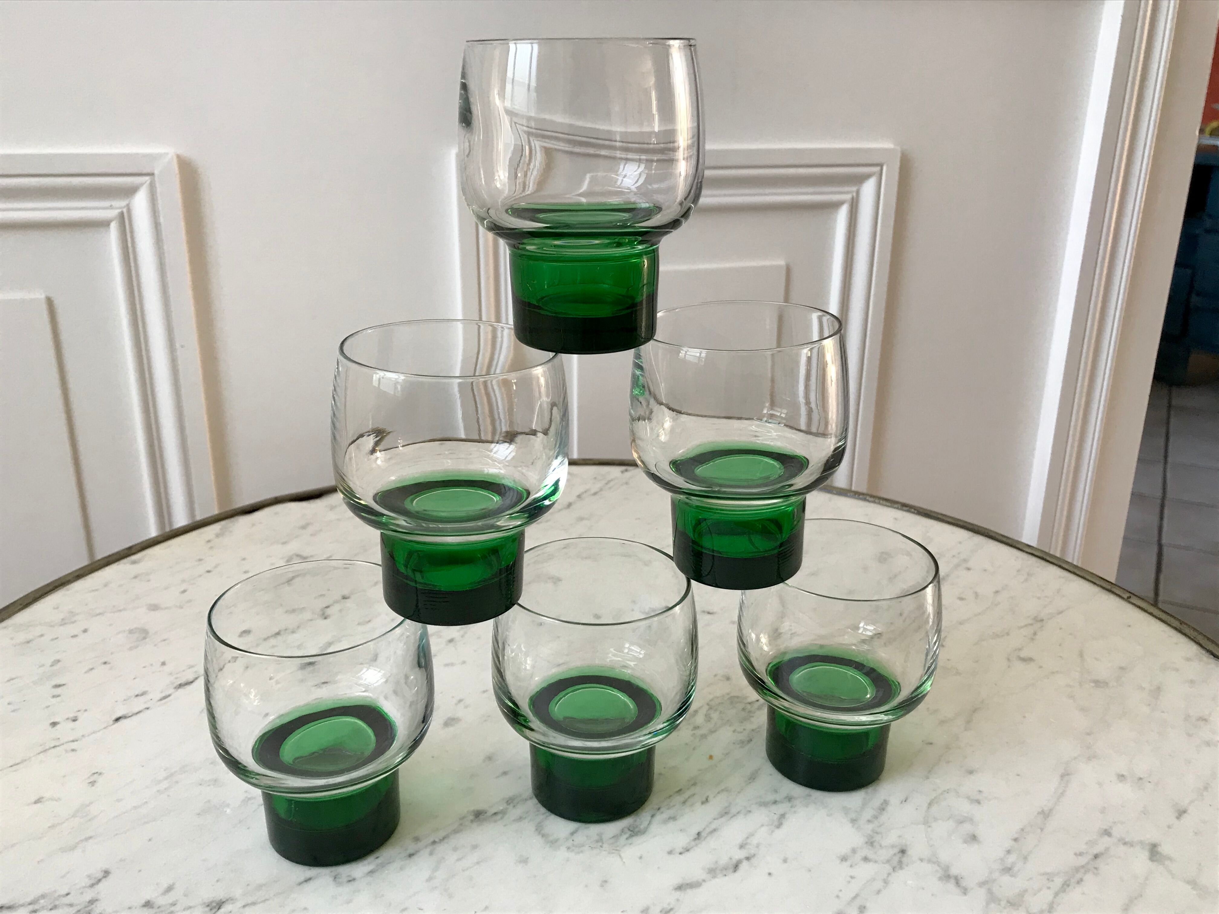 Set of 6 green wine glasses design 70s