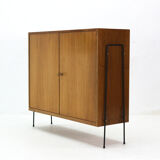 Buffet en noyer des années 50 avec base en acier en filigrane