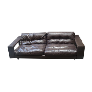 Canapé 4 places en cuir marron foncé de la maison steiner par le designer pascal daveluy modèle