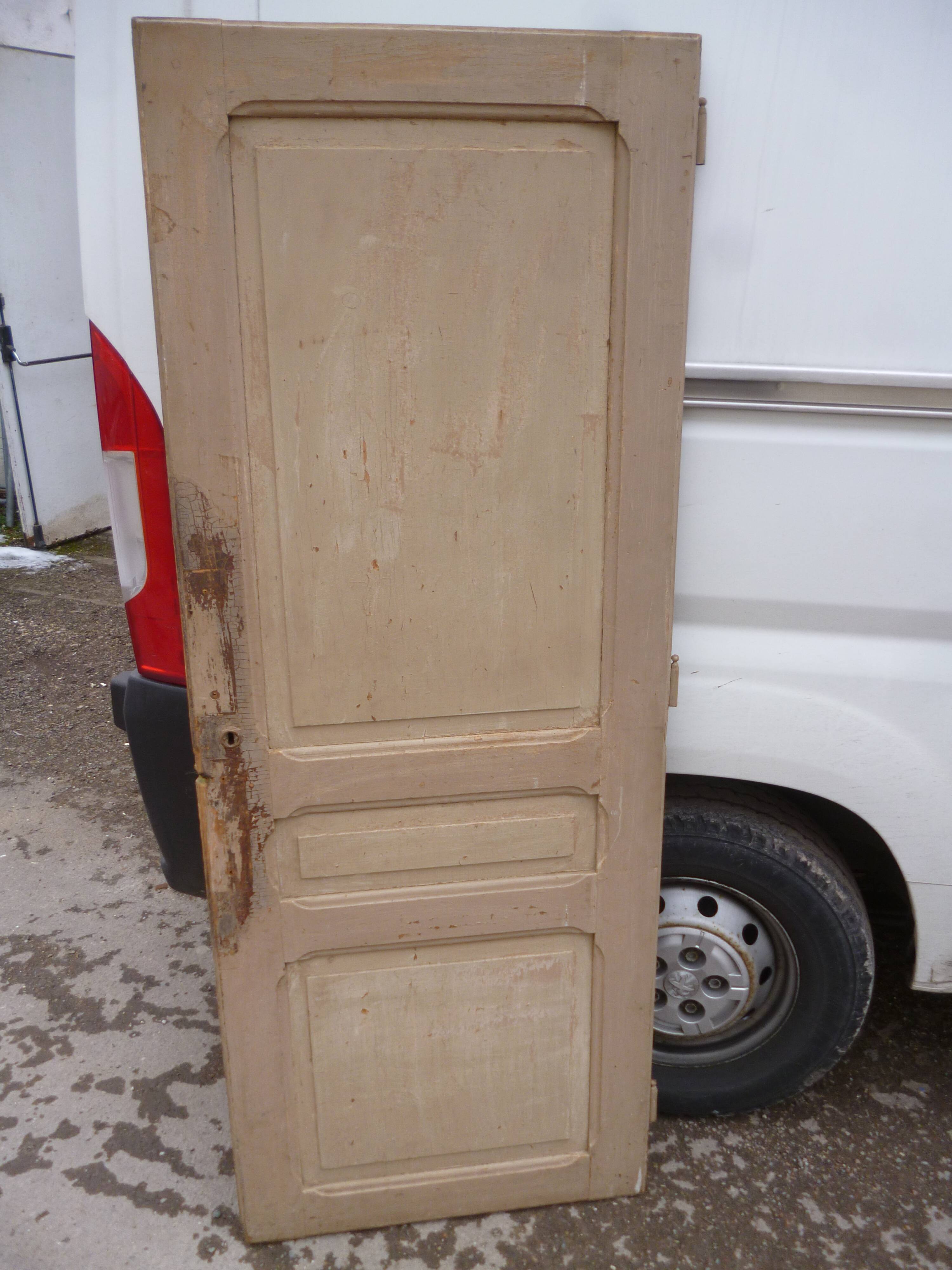 Old door beige patina