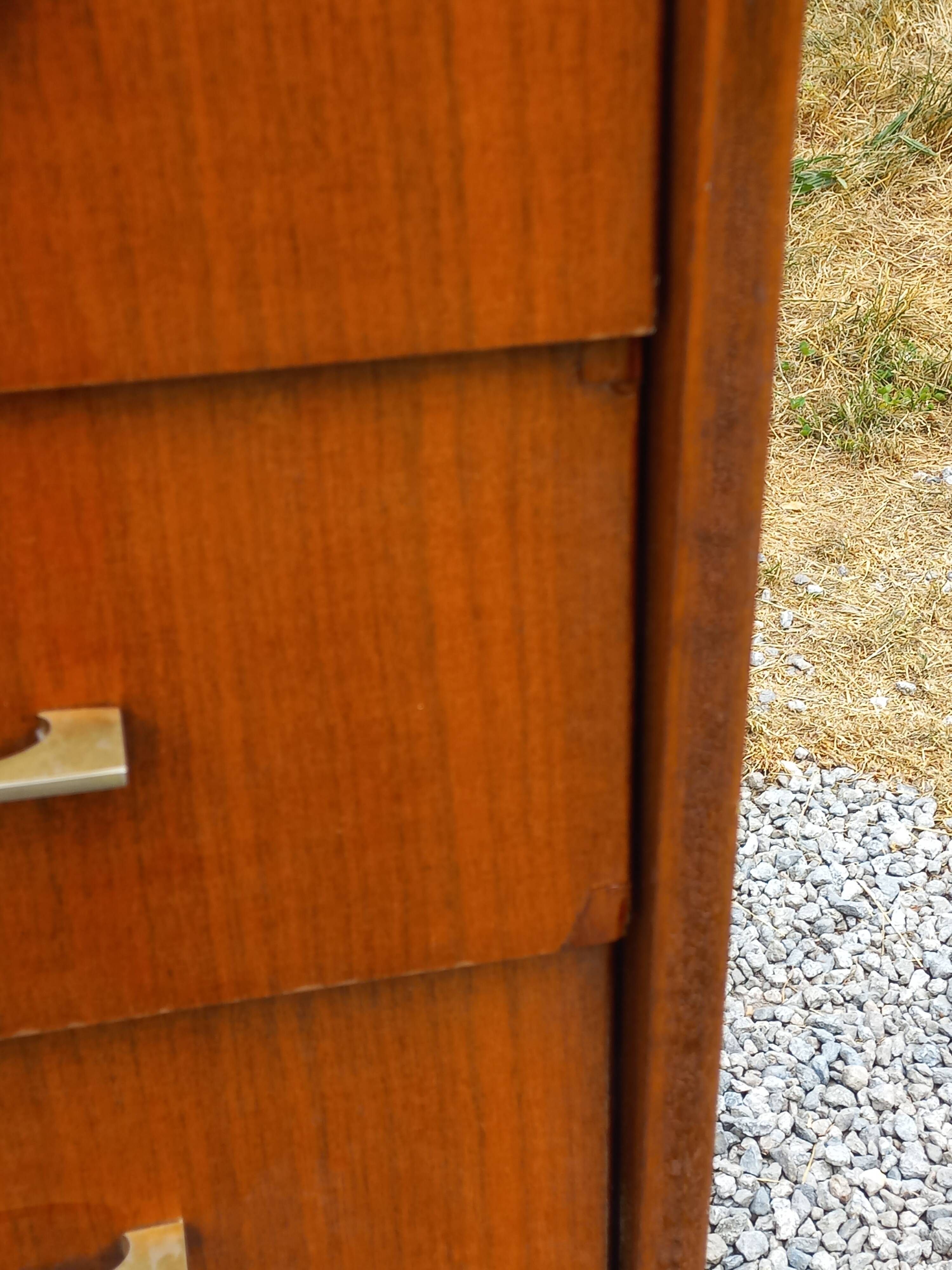 Vintage walnut varnished chest of drawers with 4 drawers from the 1960s.