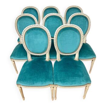 8 chaises à médaillon de style Louis XVI