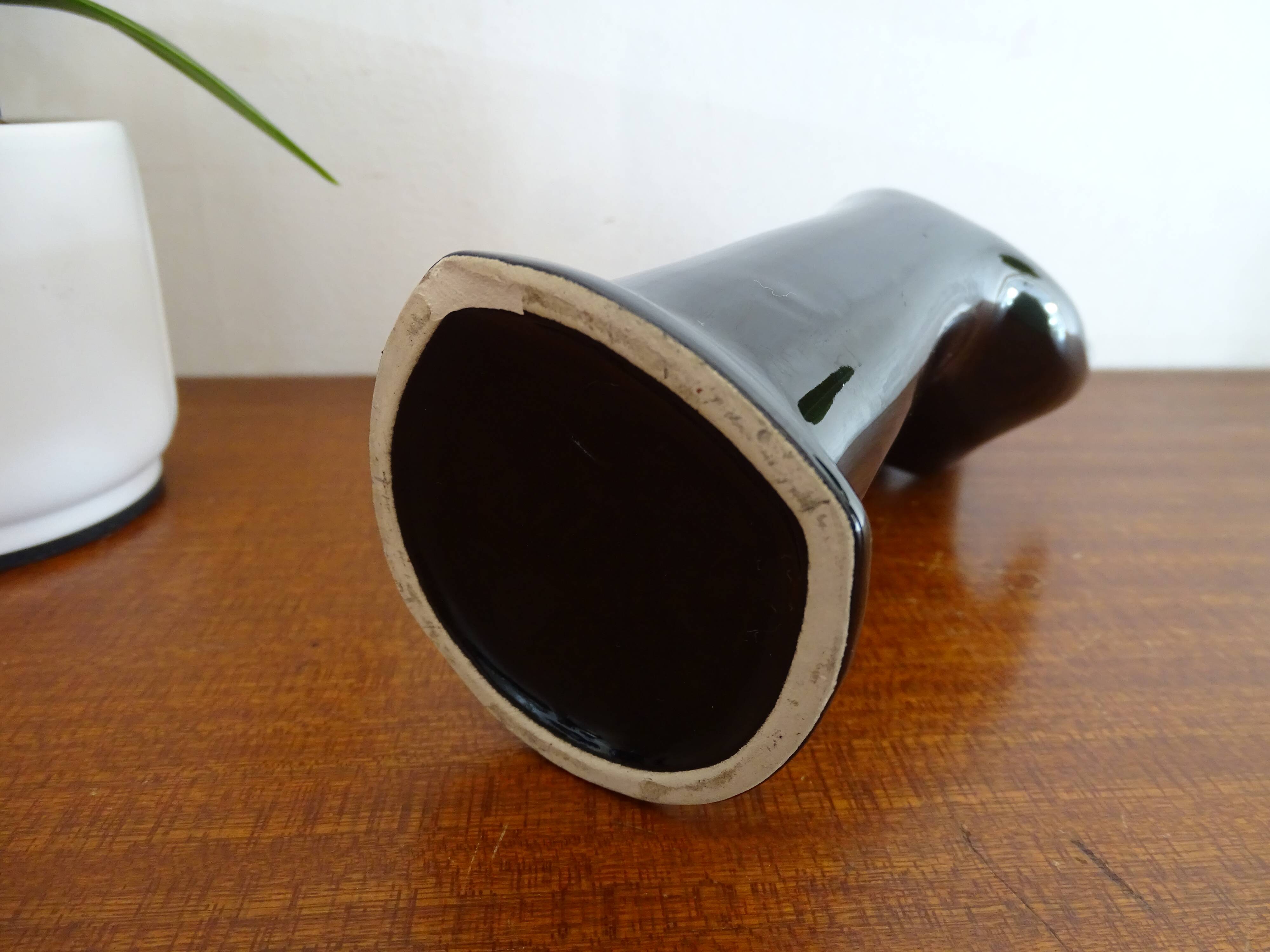 Hand ceramic black vintage ring holder