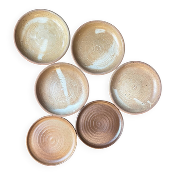 6 petites assiettes en grès