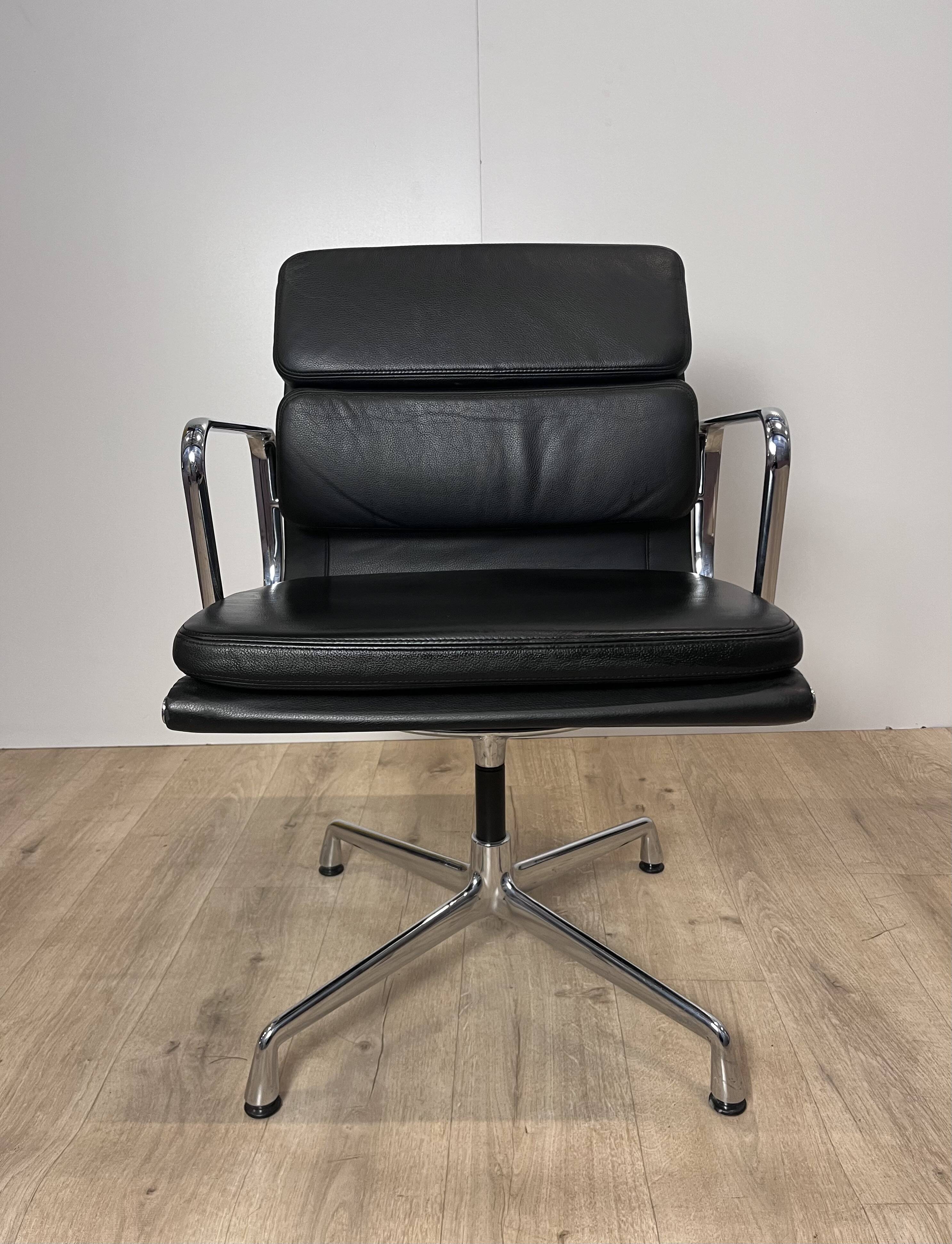 Armchair / Conference Chair By Charles & Ray Eames / Used