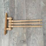 Wall-mounted towel rack
