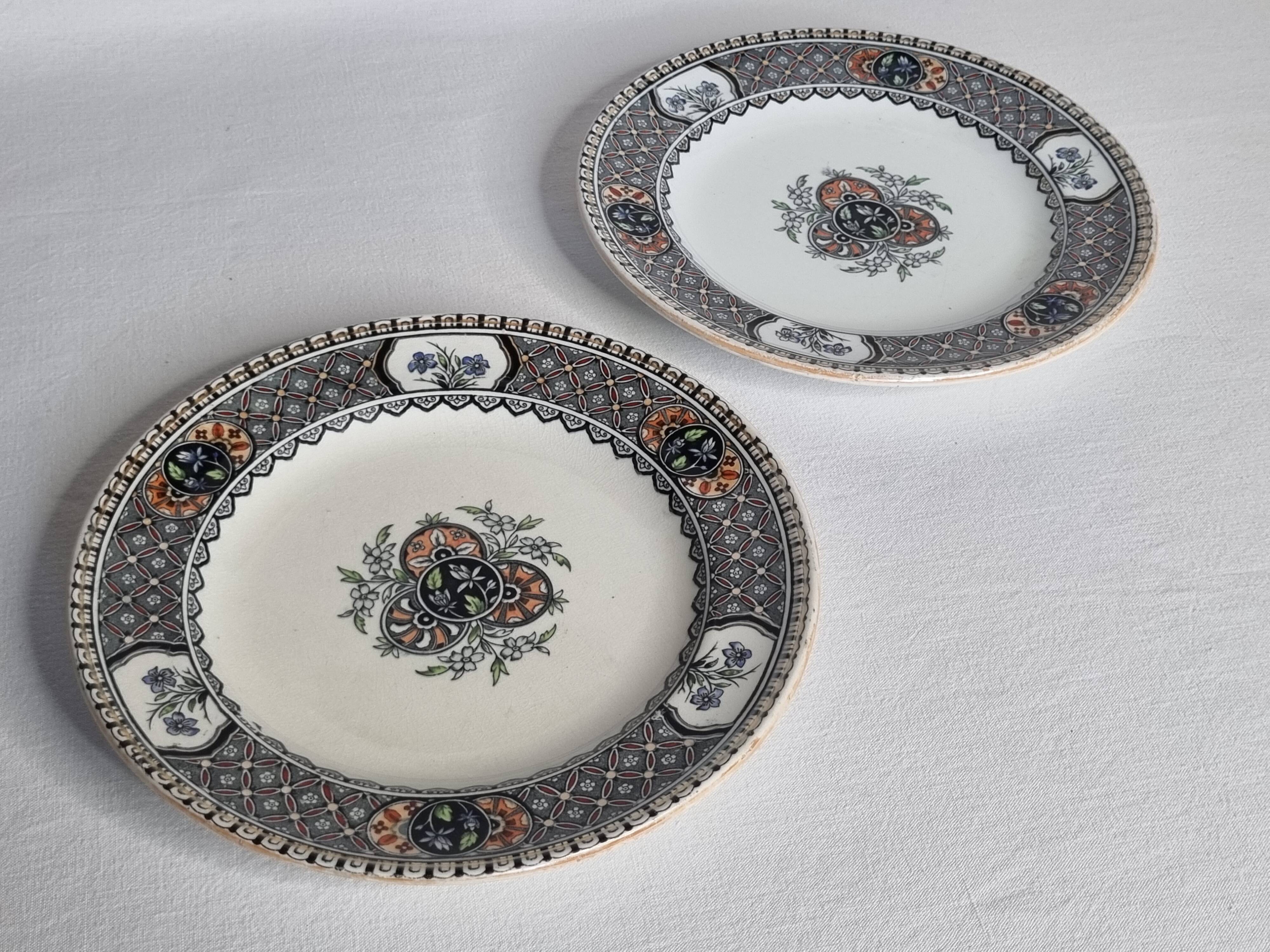Pair of Royal Doulton plates 20.5 cm English earthenware Imari decoration 19th century