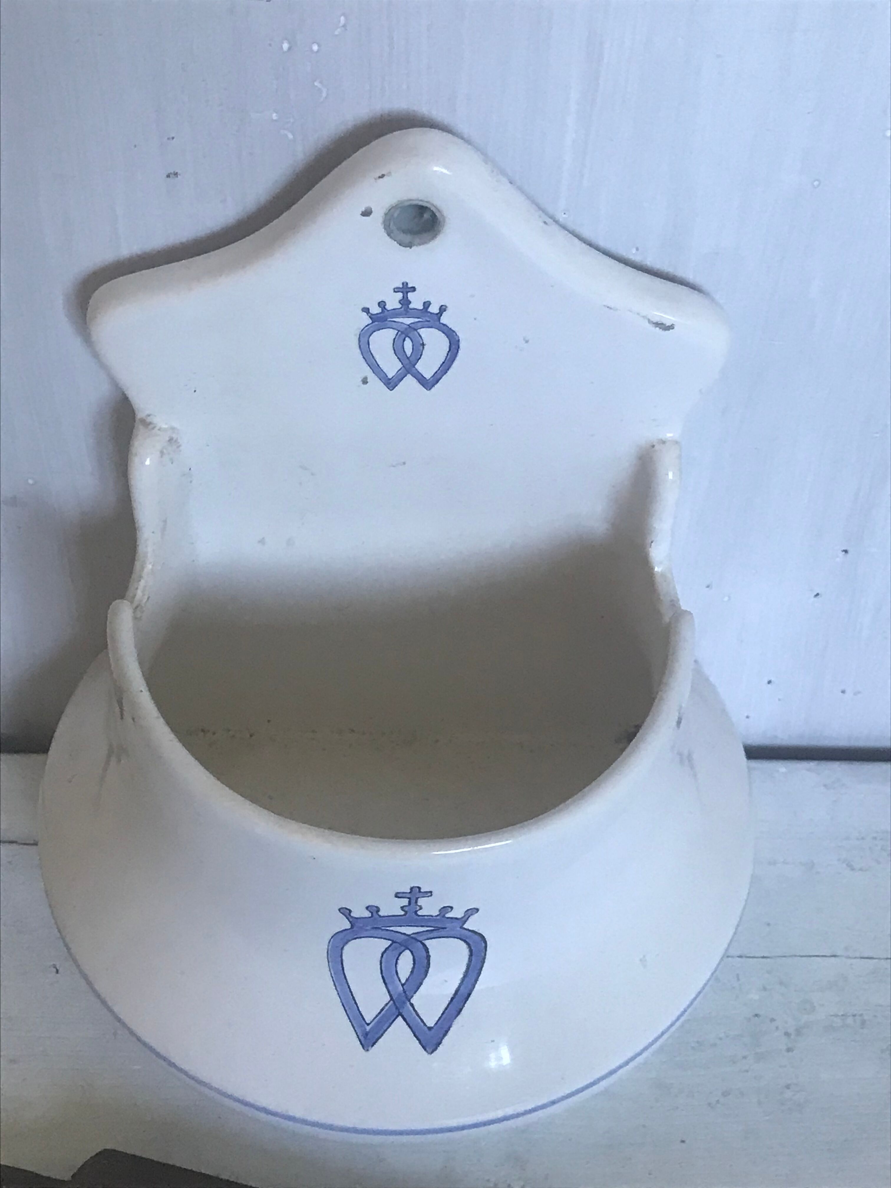 Ceramic salt box
