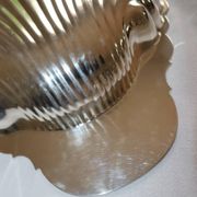 Silver-plated metal shell plate stamped Fleuron