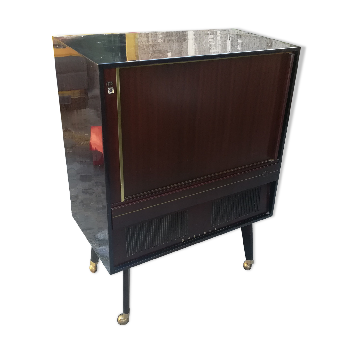 Meuble TV radiola avec clefs années 70 à rideau | Selency