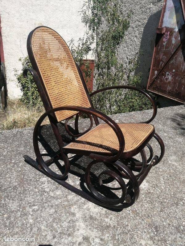 Vintage Thonet rocking chair in cane and bent wood.