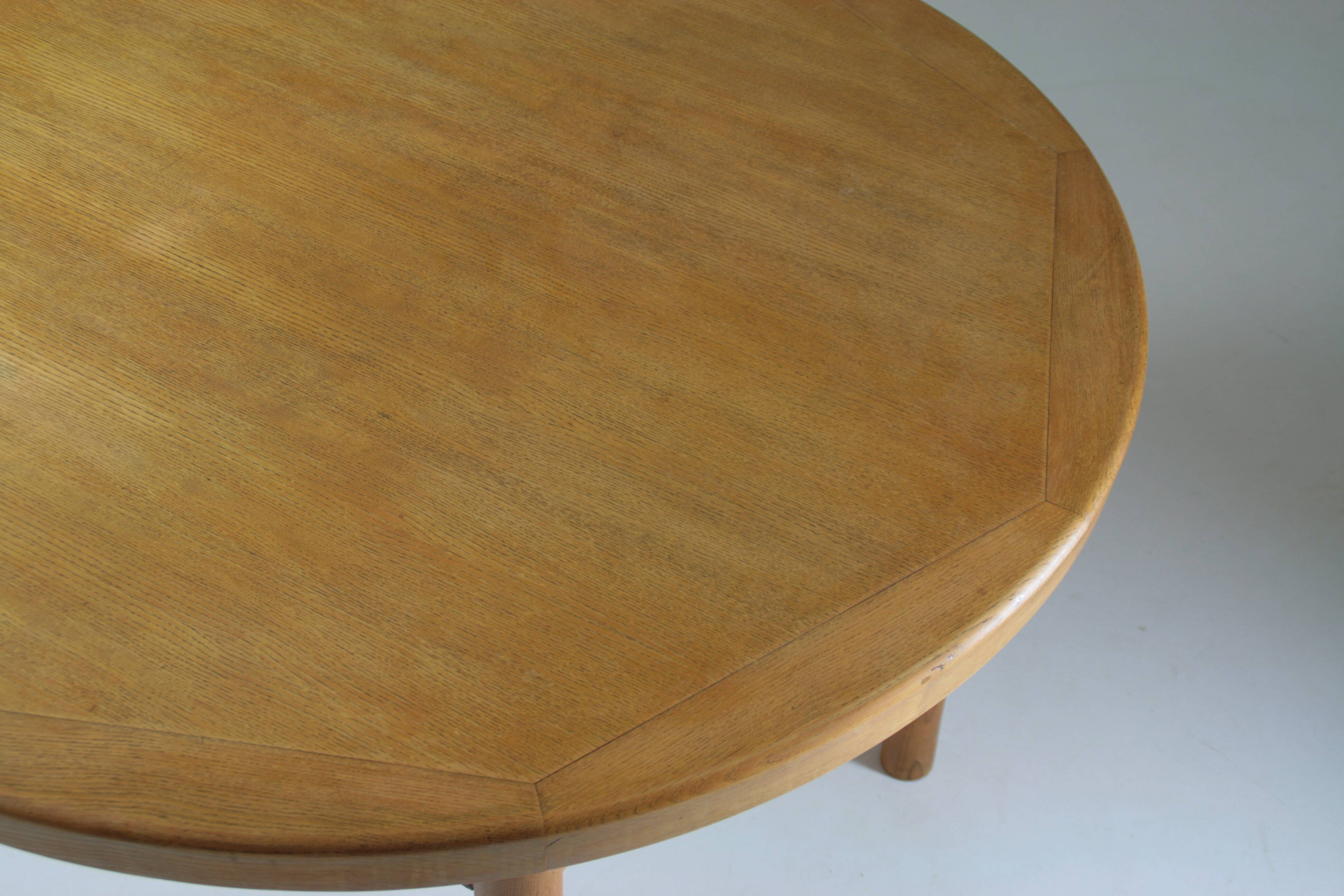 Round table model Dordogne by Robert Sentou, France