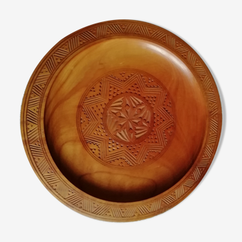 Carved plate in precious blond wood