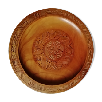 Carved plate in precious blond wood