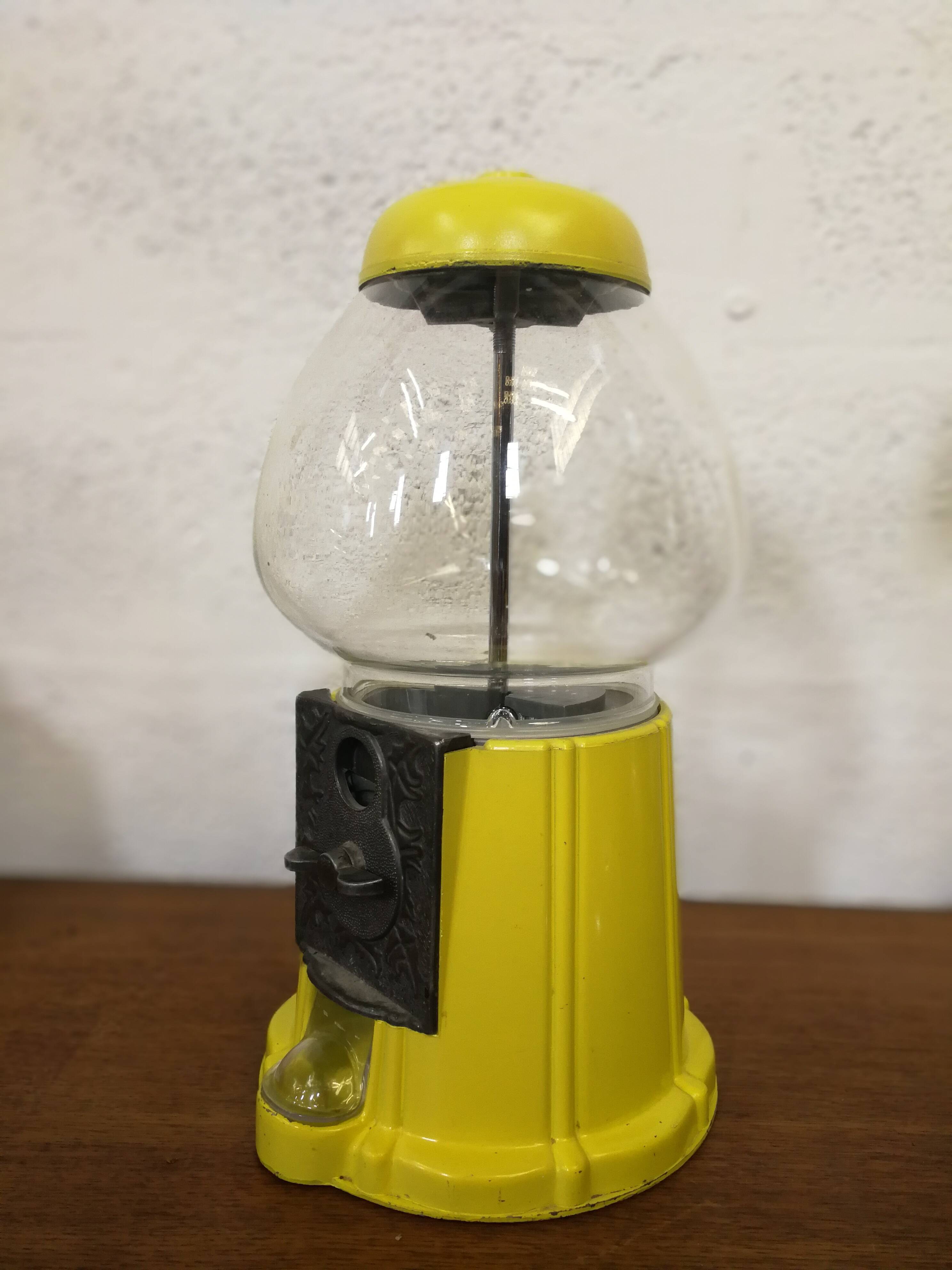 Former darmon candy dispenser