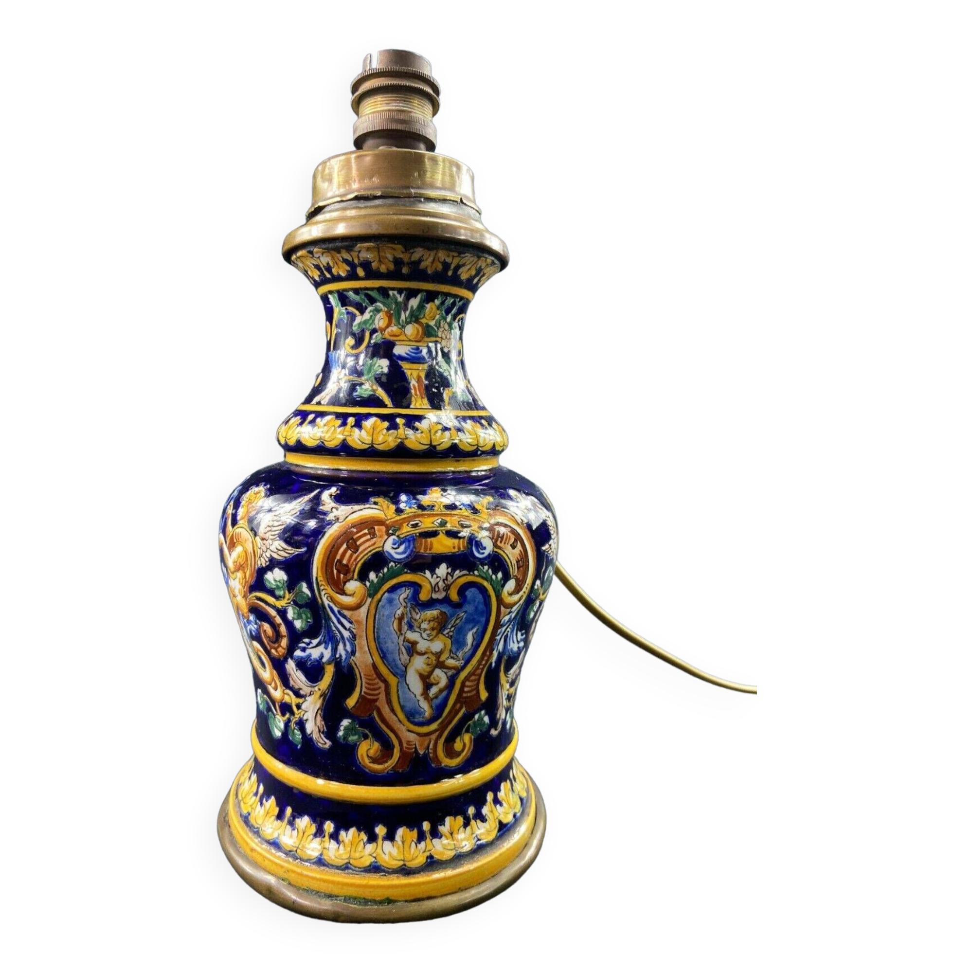 Lampe à pétrole de forme violonée en faïence de Gien XIXe décor Renaissance