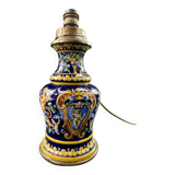Lampe à pétrole de forme violonée en faïence de Gien XIXe décor Renaissance