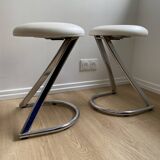 Pair of vintage Z low stools with chrome metal base and white skai seat. H: 49 cm 80s