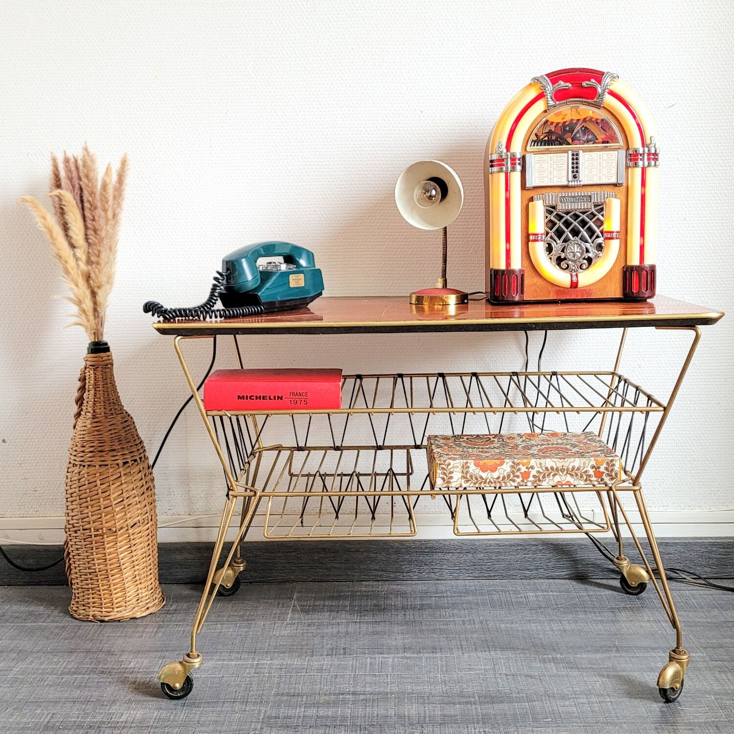 Table desserte à roulettes porte vinyles