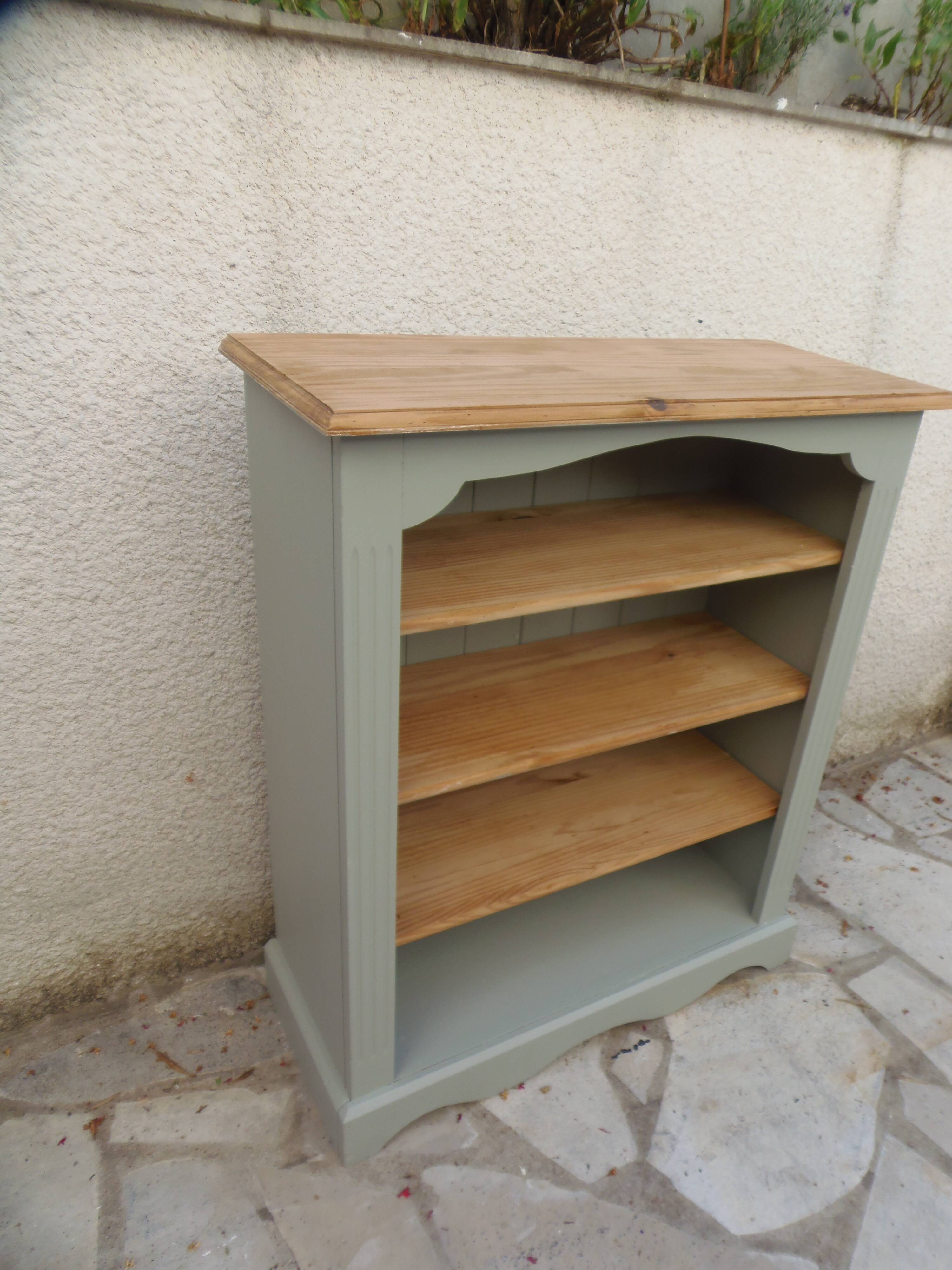 Green-grey library, wooden shelf and shelves in natural wood.
