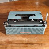 Typewriter Olivetti Lettera 32